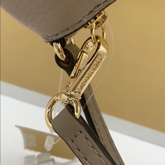 MICHAEL KORS FULTON LG TZ WRISTLET LEATHER TRUFFLE - Picture 7 of 16